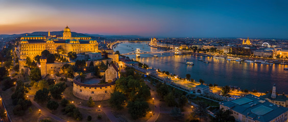 Obraz premium Budapest Hungary - Aerial panoramic skyline view of Budapest at blue hour with Buda Castle Royal Palace, Szechenyi Chain Bridge, Parliament, St.Stephen's Basilica and sightseeing boats on River Danube