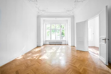 Foto op Plexiglas room in old apartment building with wooden parquet floor - real estate interior © hanohiki