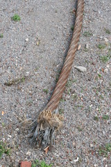gerissenes Stahlseil