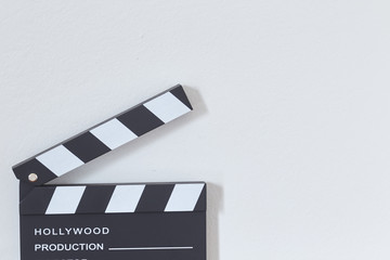 Obraz premium Clapper board on wooden table