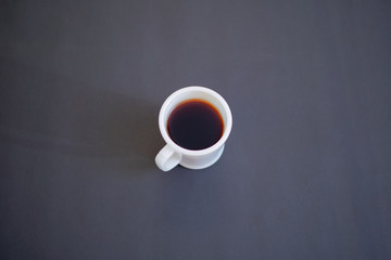 コーヒー　黒背景　シンプル　フラット