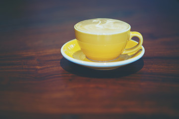 Hot coffee is placed in the same table in the morning of every day. Coffee at coffee neck all have to eat regularly.