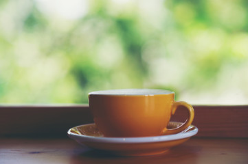 Hot coffee is placed in the same table in the morning of every day. Coffee at coffee neck all have to eat regularly.
