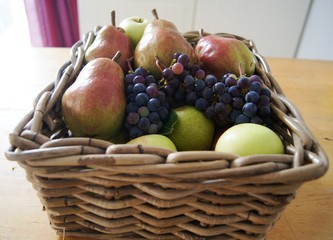 Obstkorb,korb, obst, apfel, essen, frisch, gesund, isoliert, diät, rot, reif, birne, green, grape, bio, weiß, auflösungszeichen, flechtwerk, herbst, gelb, frische, saftig, orange, 
