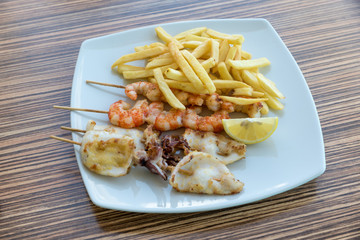 Fish skewers with fries