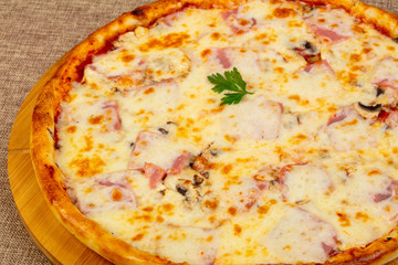 Pizza with ham