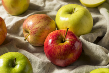 Raw Organic Assorted Apples