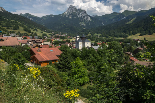 Village de Bernex en Haute-Savoie avec la Dent d' Oche , alpes , Chablais