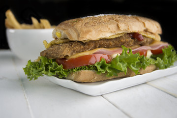 Breaded meat sandwich with vegetables