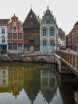 16th and 17th century houses Het paradijske, Sint-Jozef and De duiveltjes at the old Haverwerf in teh city center of Mechelen, Belgium