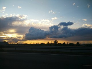 Красивый желтый закат с тучами в Тольятти, Самарская область Beautiful yellow sunset with clouds in Togliatti, Samara Region