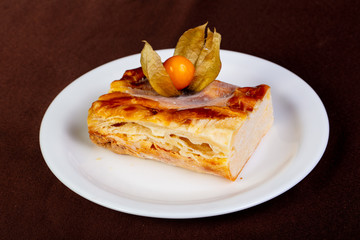 Crust layered cheesecake