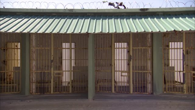 Cells in Dhoonidhoo Prison, tracking shot