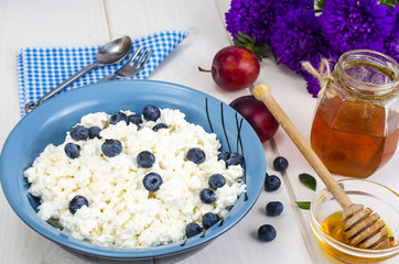 Dairy products in dietary foods. Cottage cheese with fresh berries and honey