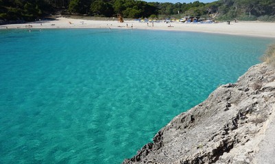 Fototapeta na wymiar Vistas a playa paradisíaca en Mallorca