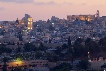Fototapeta na wymiar Old city of Jerusalem at night 