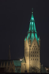 Paderborner Dom bei Nacht