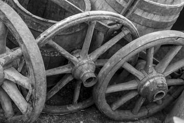 Fototapeta na wymiar wheel, old, wooden, wood, cart, wagon, antique, vintage, carriage, wheels, farm, ancient, rustic, metal, country, 