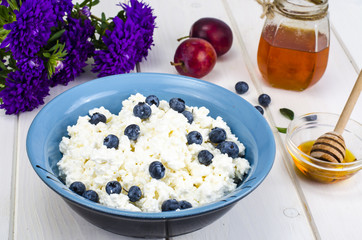 Dairy products in dietary foods. Cottage cheese with fresh berries and honey