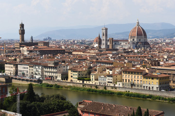 Fototapeta na wymiar Firenze - Cupola Brunelleschi e Palazzo Vecchio da piazzale Michelangelo