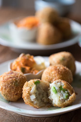 枝豆の入った丸コロッケ