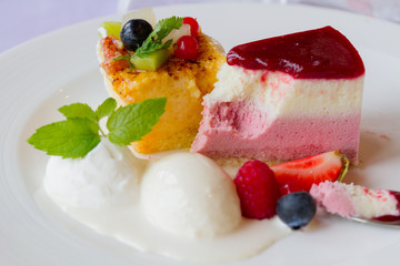 食べかけのフルーツケーキ