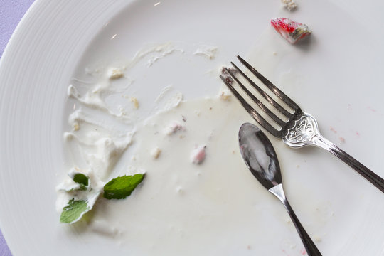 ケーキを食べ終えた皿