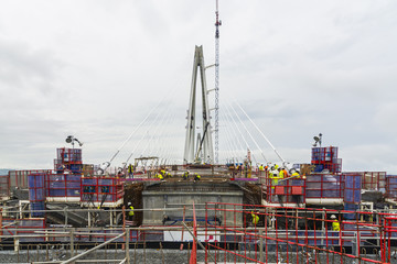 Fototapeta na wymiar Puente moderno en construcción 