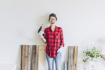 DIYを楽しむ女性