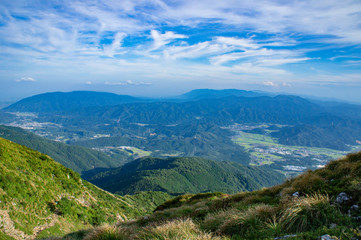 Fototapeta premium 伊吹山からみた琵琶湖北部の町（滋賀県、日本）
