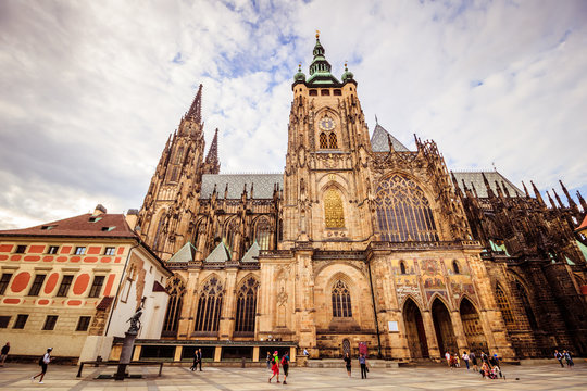 Der St. Veitsdom auf der Prager Burg in Sommer, Tschechische Republik