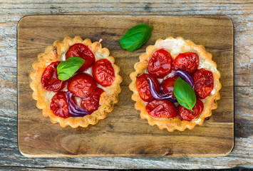 Mini tomato tarts
