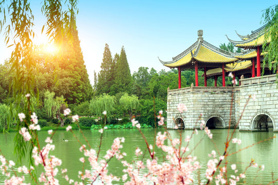 Yangzhou Slender West Lake Wuting Bridge