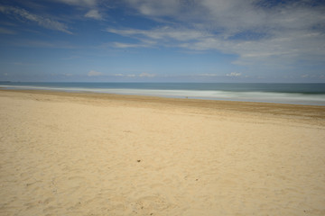 Fototapeta na wymiar Daytime sandy beach