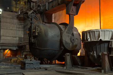 metal casting process with high temperature fire in metal part factory