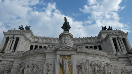 Fototapeta na wymiar Monumento a Vittorio Emanuele I