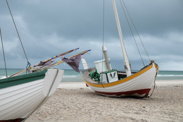 Fischerboot auf dem Sand