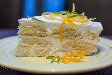 Delicious lemon cake 