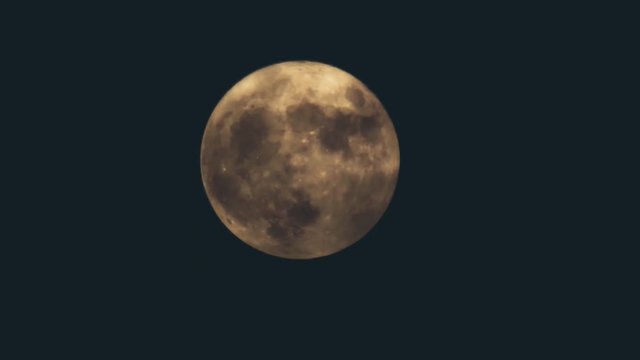 Time Lapse of the real Full Moon