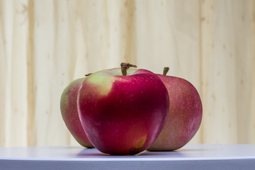 Red apples, delicious apples 