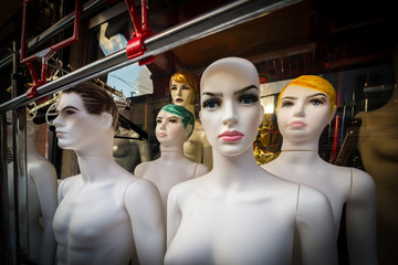 Maniquís sin camiseta