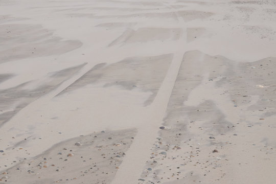 Autospur im Sand