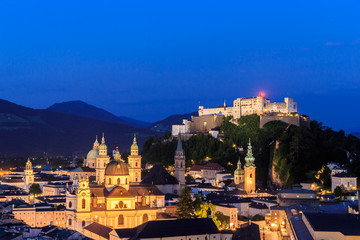 Fototapeta premium Salzburg Cathedral and famous Festung Hohensalzburg illuminated in twilight