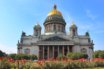 Fototapeta na wymiar Saint Isaac's Cathedral in St. Petersburg City. Beautiful Outdoor Scenery with Old Neoclassical Architecture Building, Famous Travel Landmark on Summer Day