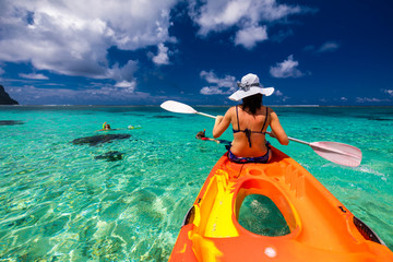 Woman Kayaking in the lagoon of tropical Samoa Islands - obrazy, fototapety, plakaty