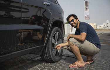 Fototapeta na wymiar arab man inflating car tyre