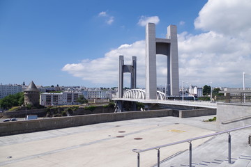 Brest, le pont de Recouvrance et la tour Tanguy