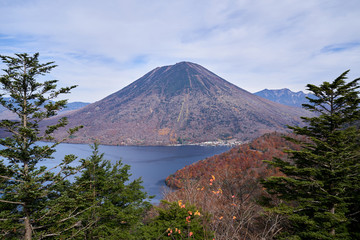 男体山