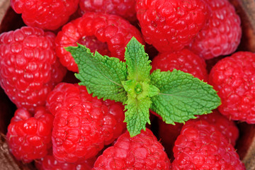 Fresh raspberries in a bowl