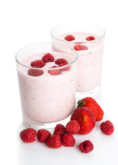  fresh strawberries and raspberries smoothies